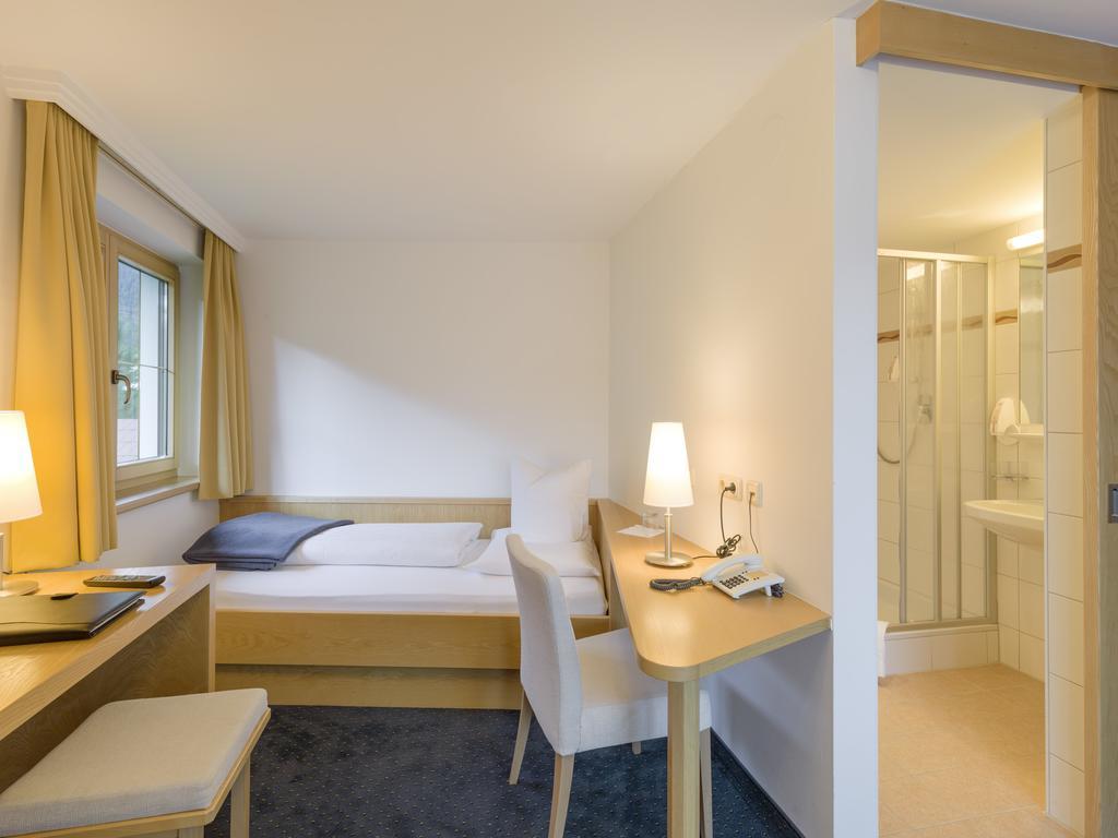 Quality Hosts Arlberg - Hotel Goldenes Kreuz B&B St. Anton am Arlberg Cameră foto