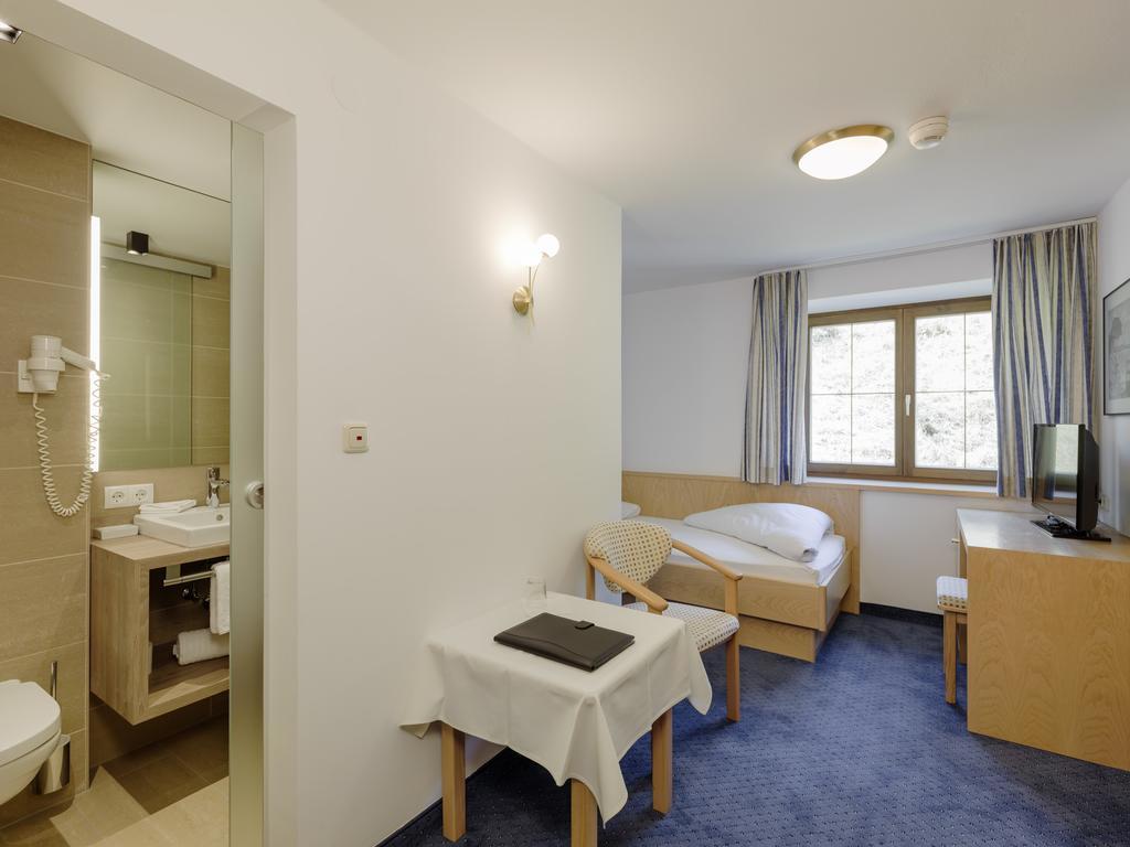Quality Hosts Arlberg - Hotel Goldenes Kreuz B&B St. Anton am Arlberg Cameră foto