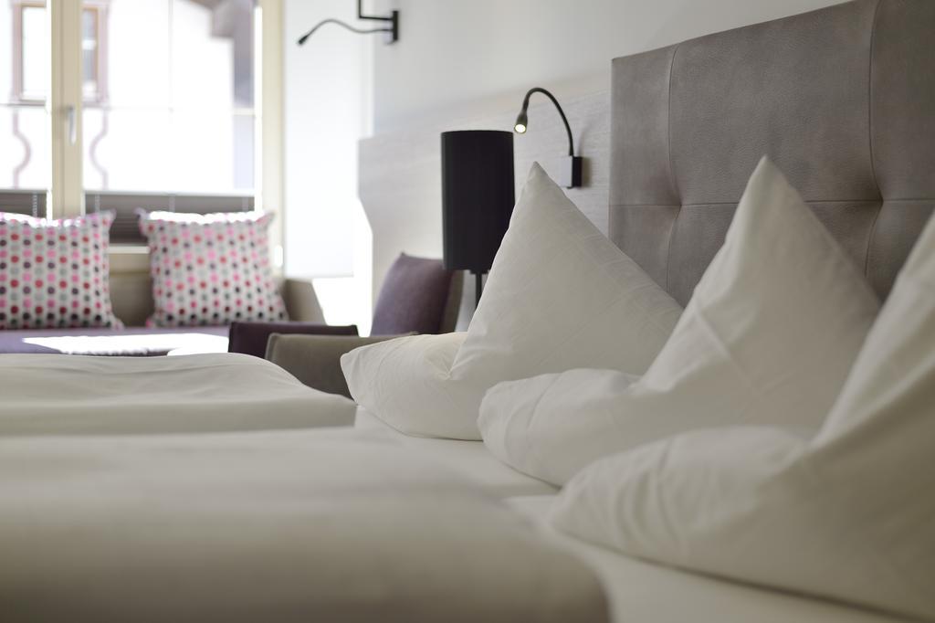 Quality Hosts Arlberg - Hotel Goldenes Kreuz B&B St. Anton am Arlberg Exterior foto