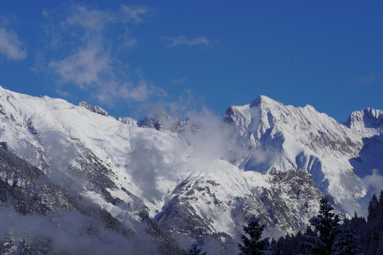 Quality Hosts Arlberg - Hotel Goldenes Kreuz B&B St. Anton am Arlberg Exterior foto